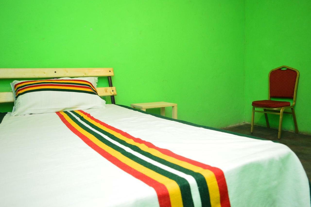 Chef Wondim Backpackers Hostel Гондэр Экстерьер фото